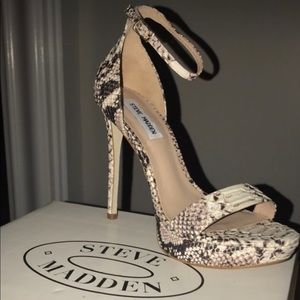 Steve Madden Starlet Heel Snake Print 7.5